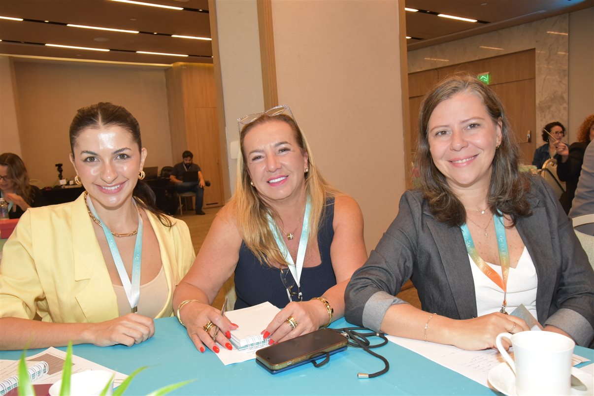 Kyria Juliana Darsaclis, da Darsaclis Turismo, Marcelle Garrido e Marcelle Rangel, da Maga Roteiros