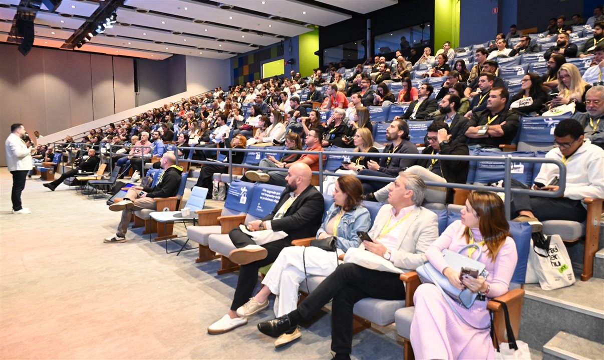Participantes do TTH Day assistem à palestra de Leandro Angelo