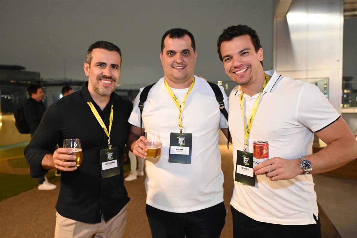 Bruno Heleno, da Trend, entre Alexandre Cordeiro, do Travel Tech Hub, e José Guilherme Alcorta, da PANROTAS