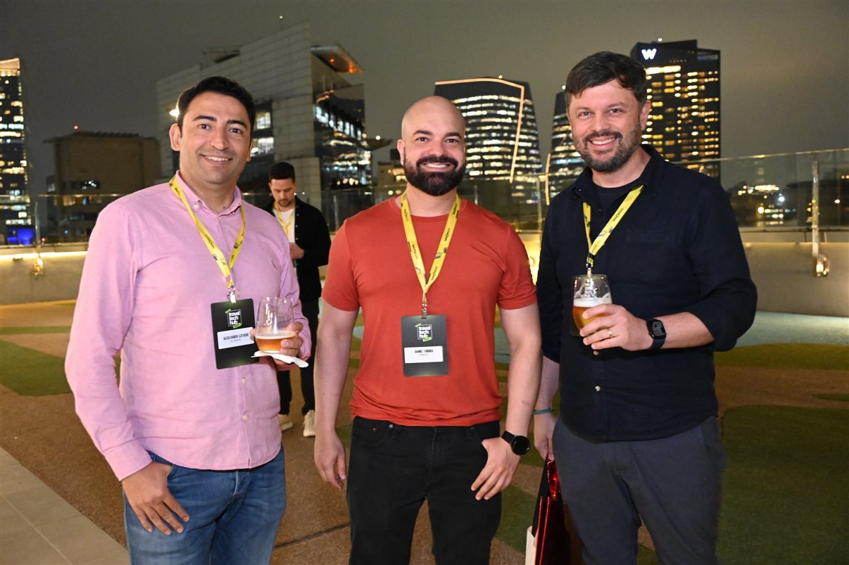 Bruno Heleno, da Trend, entre Alexandre Cordeiro, do Travel Tech Hub, e José Guilherme Alcorta, da PANROTAS