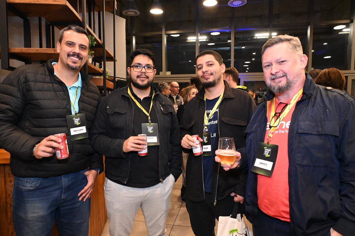 Bruno Heleno, da Trend, entre Alexandre Cordeiro, do Travel Tech Hub, e José Guilherme Alcorta, da PANROTAS