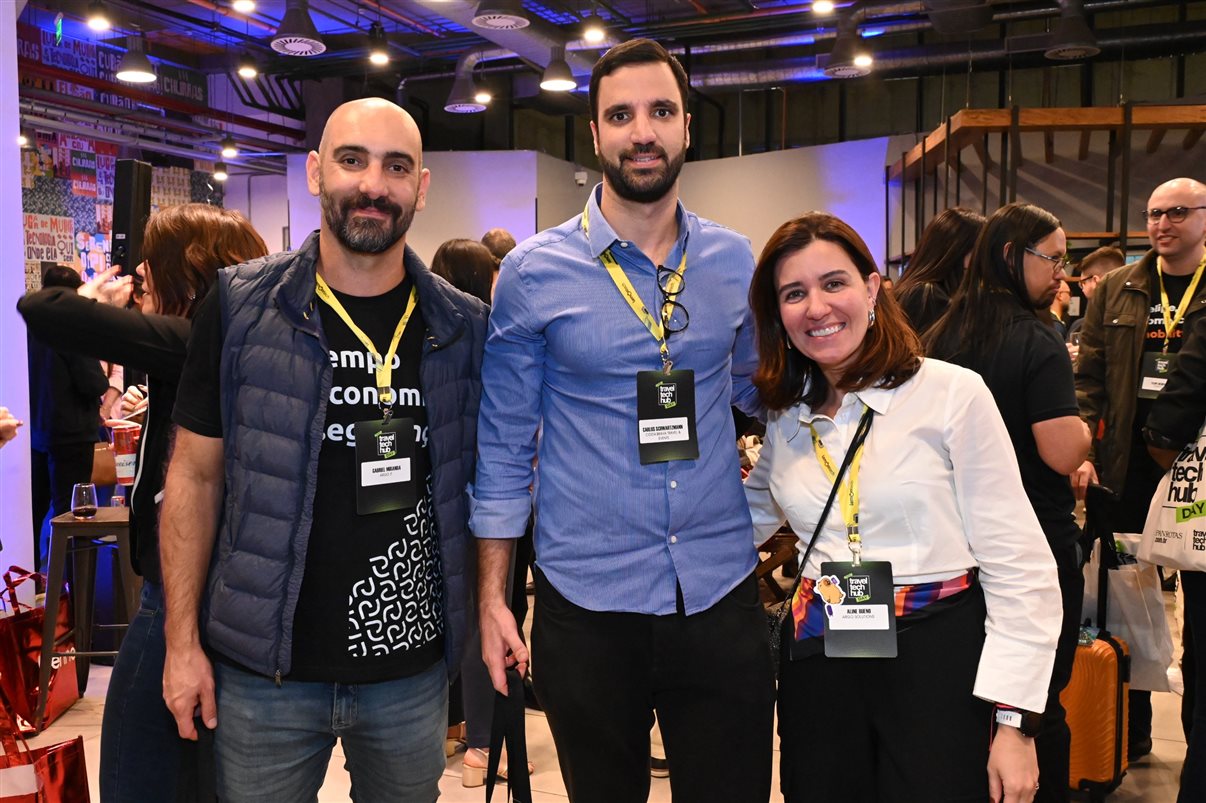 Bruno Heleno, da Trend, entre Alexandre Cordeiro, do Travel Tech Hub, e José Guilherme Alcorta, da PANROTAS