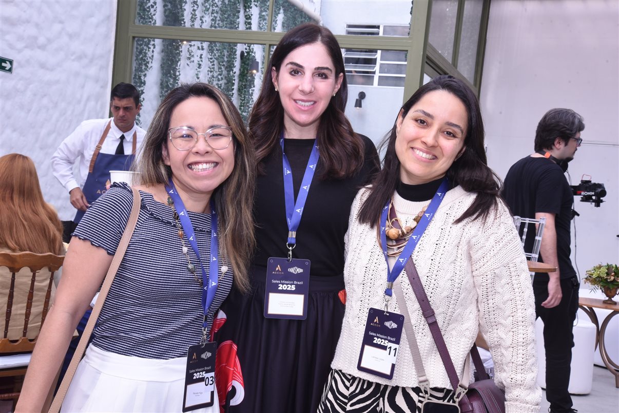 Carolina Hurtado, do SLS Barcelona, Maria Eugênia Pagano e Júlia Vieira, da Matueté, Danielle Andreazzi, da Accor, Yin Bustamante, do Sofitel Baru Casablanca Beach Resort, Mariana Dib, da Matueté, e Carolina Cabral, do Fairmont Rio de Janeiro Copacabana