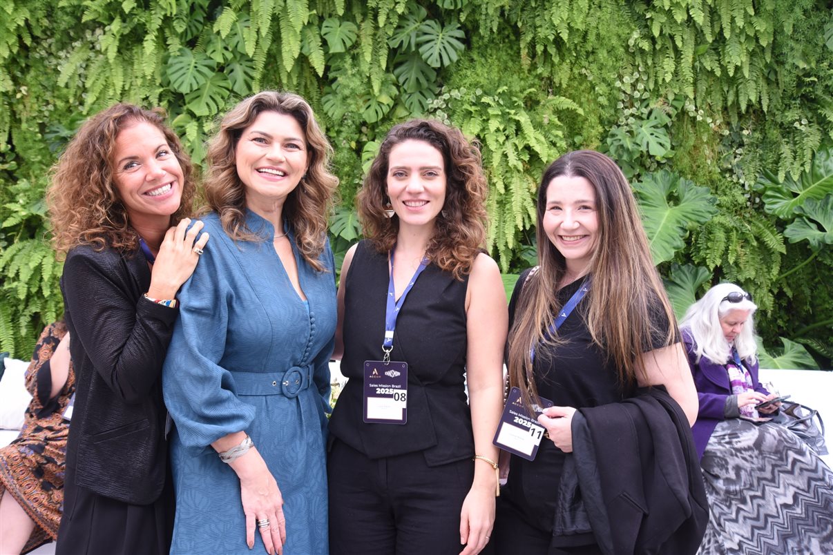 Carolina Hurtado, do SLS Barcelona, Maria Eugênia Pagano e Júlia Vieira, da Matueté, Danielle Andreazzi, da Accor, Yin Bustamante, do Sofitel Baru Casablanca Beach Resort, Mariana Dib, da Matueté, e Carolina Cabral, do Fairmont Rio de Janeiro Copacabana