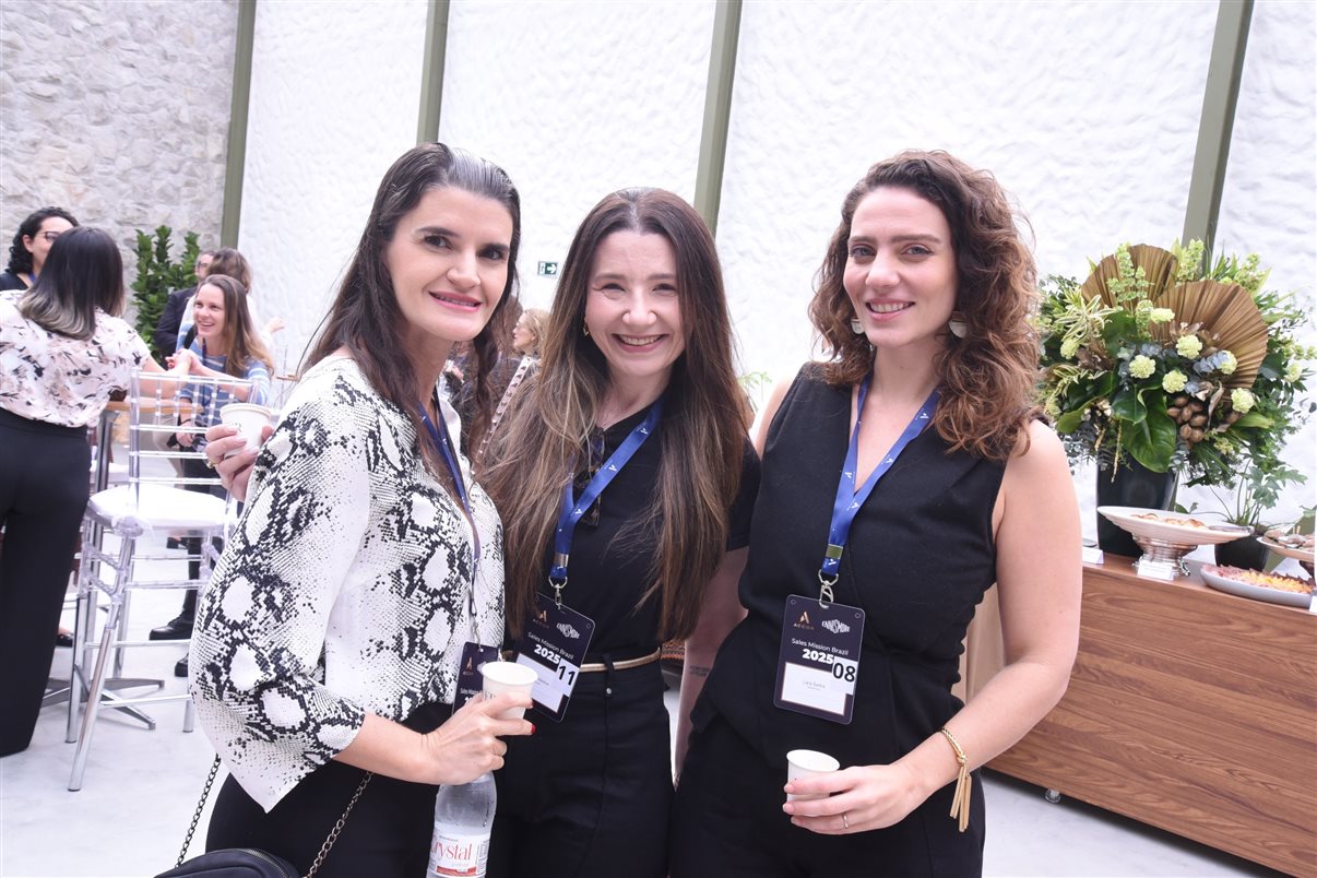 Carolina Hurtado, do SLS Barcelona, Maria Eugênia Pagano e Júlia Vieira, da Matueté, Danielle Andreazzi, da Accor, Yin Bustamante, do Sofitel Baru Casablanca Beach Resort, Mariana Dib, da Matueté, e Carolina Cabral, do Fairmont Rio de Janeiro Copacabana