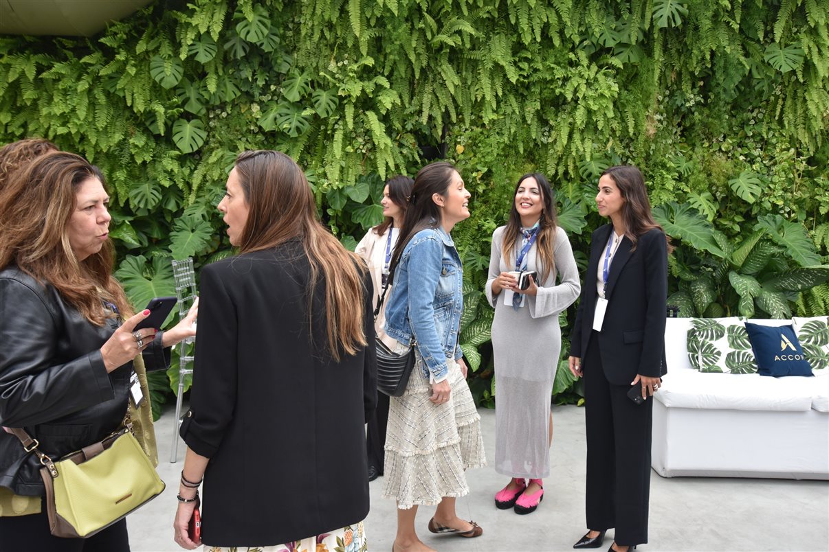 Carolina Hurtado, do SLS Barcelona, Maria Eugênia Pagano e Júlia Vieira, da Matueté, Danielle Andreazzi, da Accor, Yin Bustamante, do Sofitel Baru Casablanca Beach Resort, Mariana Dib, da Matueté, e Carolina Cabral, do Fairmont Rio de Janeiro Copacabana