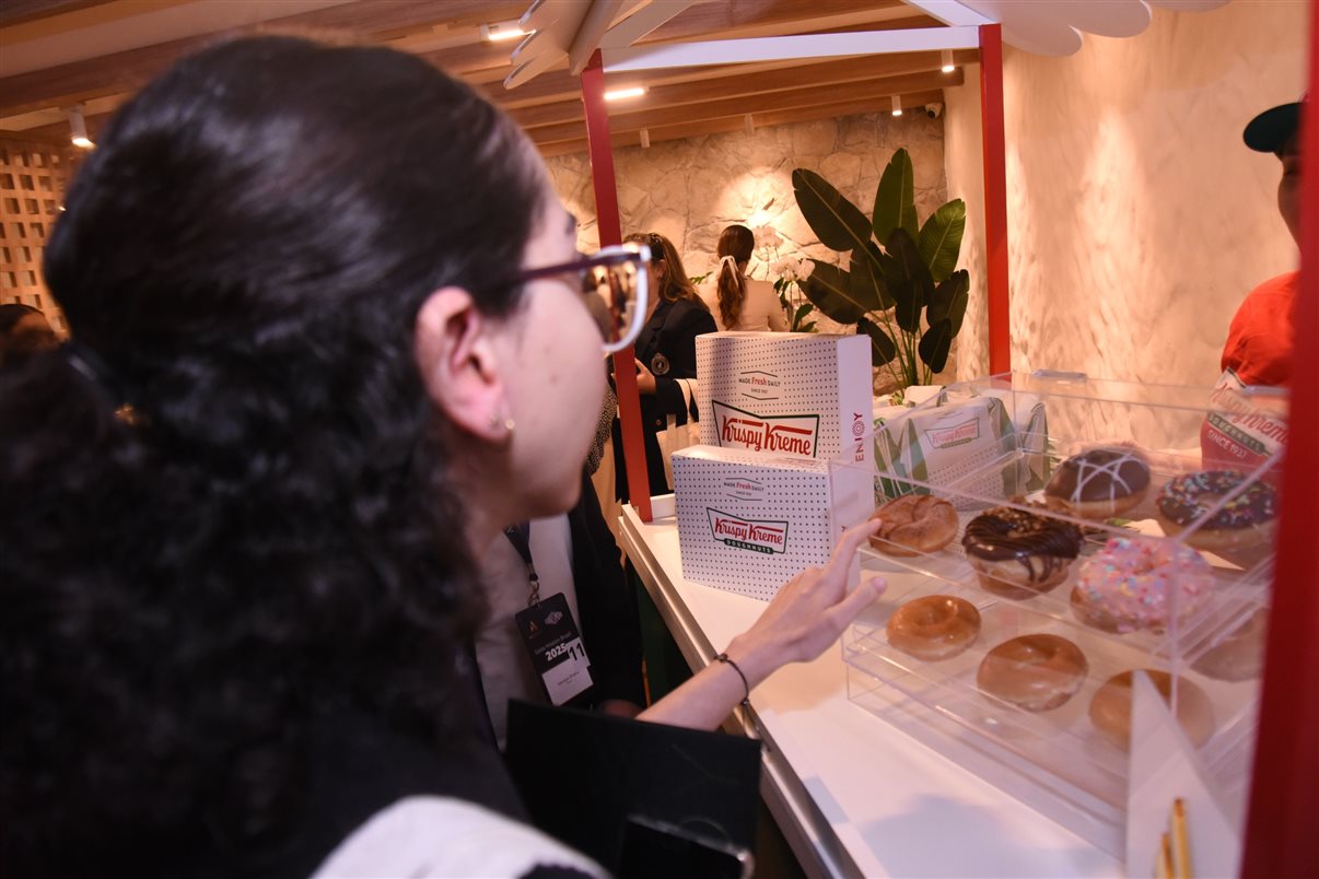 Carolina Hurtado, do SLS Barcelona, Maria Eugênia Pagano e Júlia Vieira, da Matueté, Danielle Andreazzi, da Accor, Yin Bustamante, do Sofitel Baru Casablanca Beach Resort, Mariana Dib, da Matueté, e Carolina Cabral, do Fairmont Rio de Janeiro Copacabana