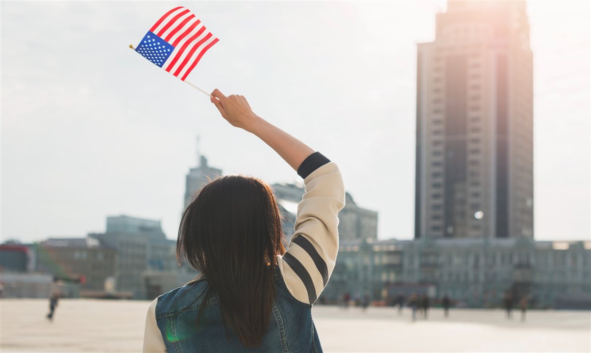 Volume total de visitantes internacionais não residentes chegou a 5.477.289, queda de 11% em relação a setembro de 2024