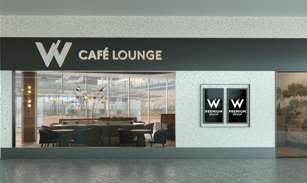 W Café Lounge fica na praça de alimentação do aeroporto