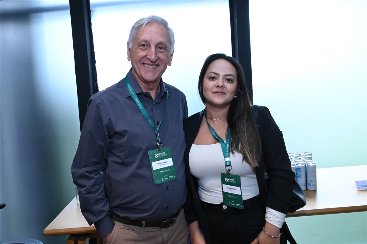 Humberto Cançado, da Voetur, entre Natalia Martim e Mayti Hirata, da Accor