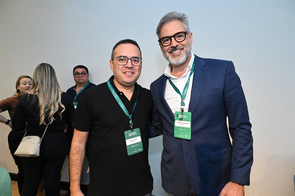 Humberto Cançado, da Voetur, entre Natalia Martim e Mayti Hirata, da Accor
