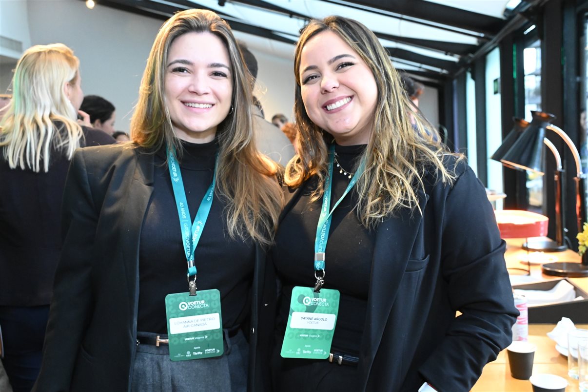 Humberto Cançado, da Voetur, entre Natalia Martim e Mayti Hirata, da Accor