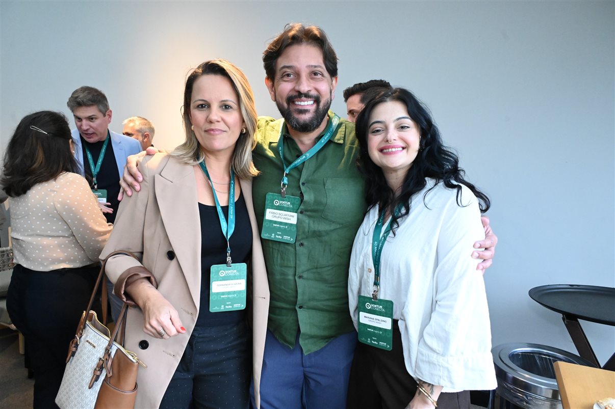 Humberto Cançado, da Voetur, entre Natalia Martim e Mayti Hirata, da Accor