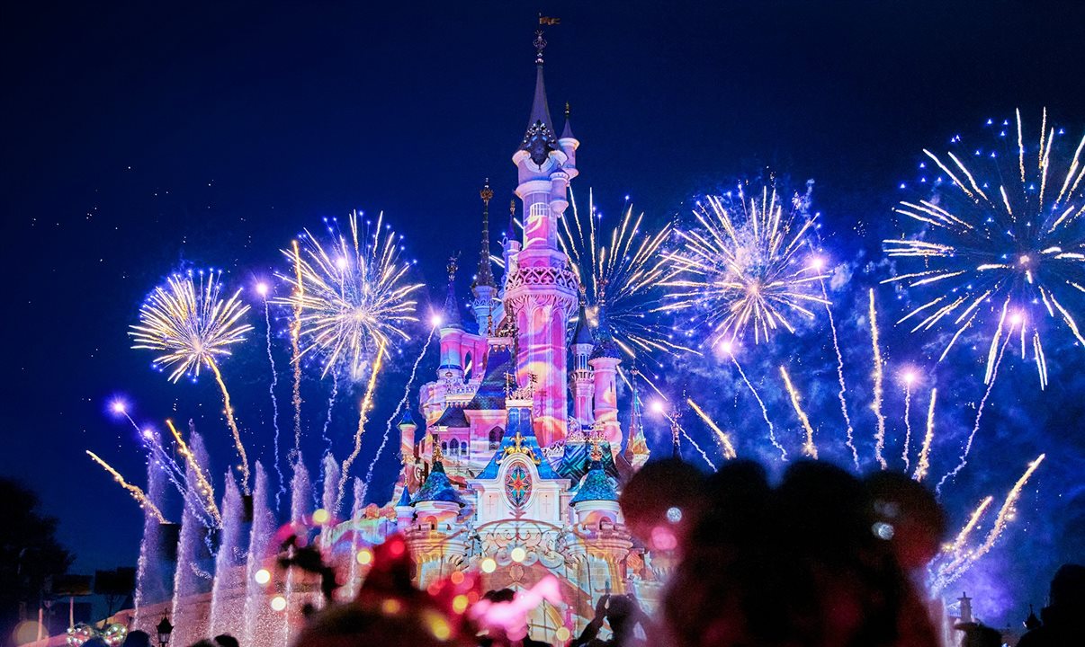 Fogos de artifício sobre o Castelo da Bela Adormecida à meia-noite darão ao boas-vindas ao novo ano