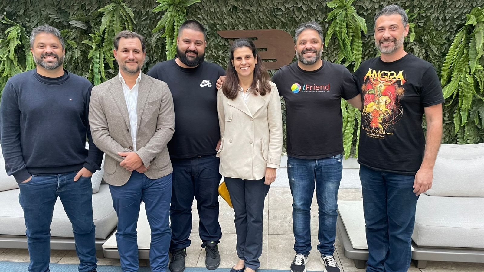 Reunião que selou a parceria entre T.A.M. Tours & Activities Marketplace e iFriend, no prédio da BeFly: Diogo Leão, Martin Allera, Luiz Bellegarde, Maria Camilla Alcorta, Bruno Leão e Glauber Portella
