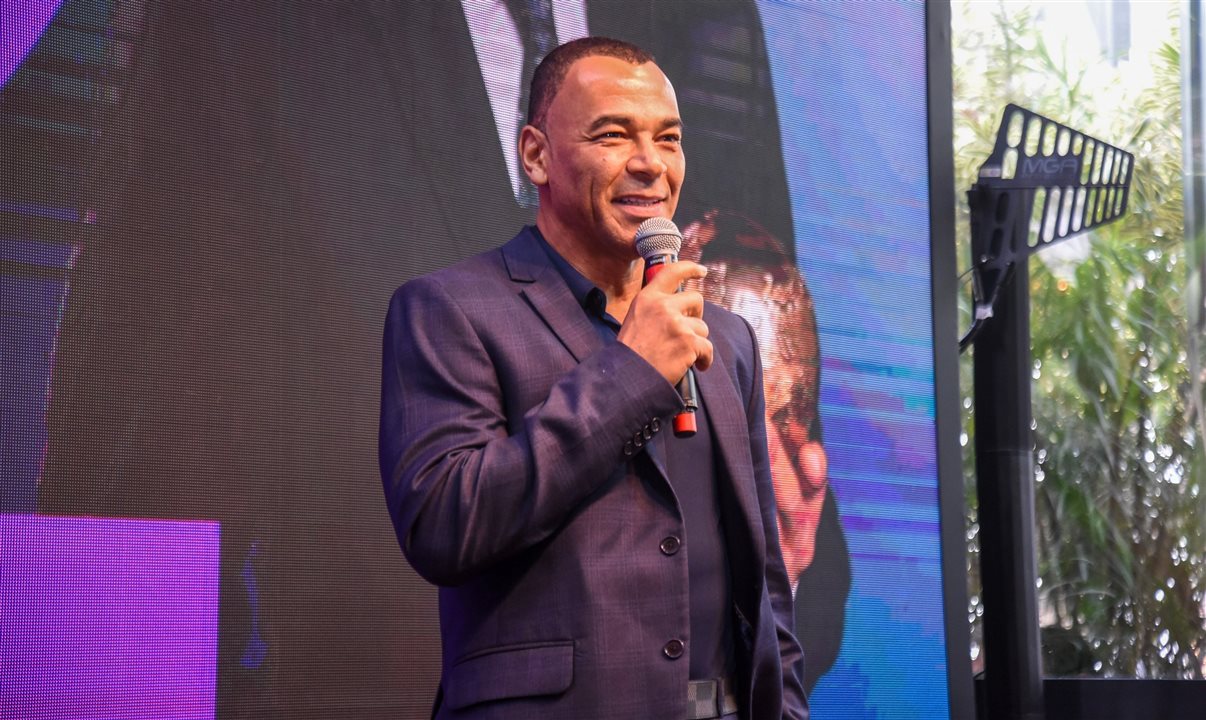 Cafu, campeão do mundo pela seleção brasileira em 1994 e 2002, é o embaixador do programa