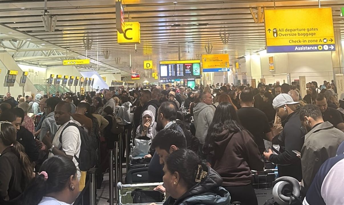 No Heathrow, o maior da Europa, o impacto foi descrito como “mínimo”, sem cancelamentos relacionados diretamente ao problema