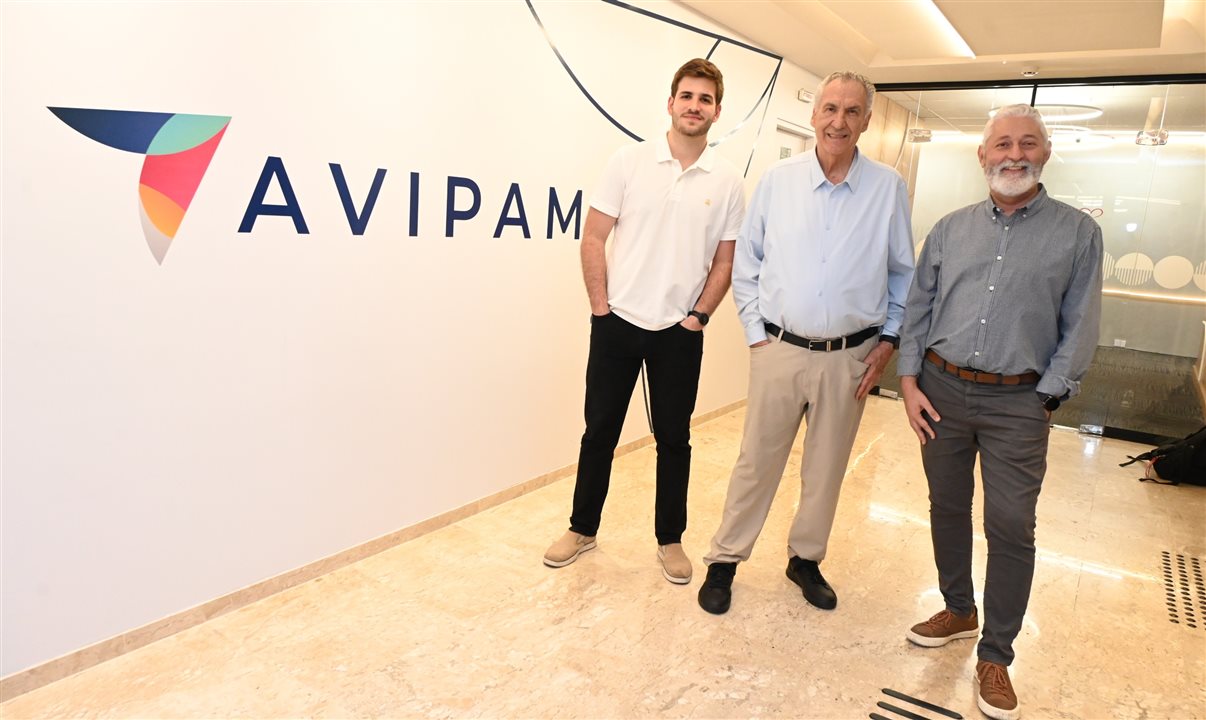 Pedro Slomp, Fernando Slomp e Tadeu Cunha, na sede da Avipam, em São Paulo