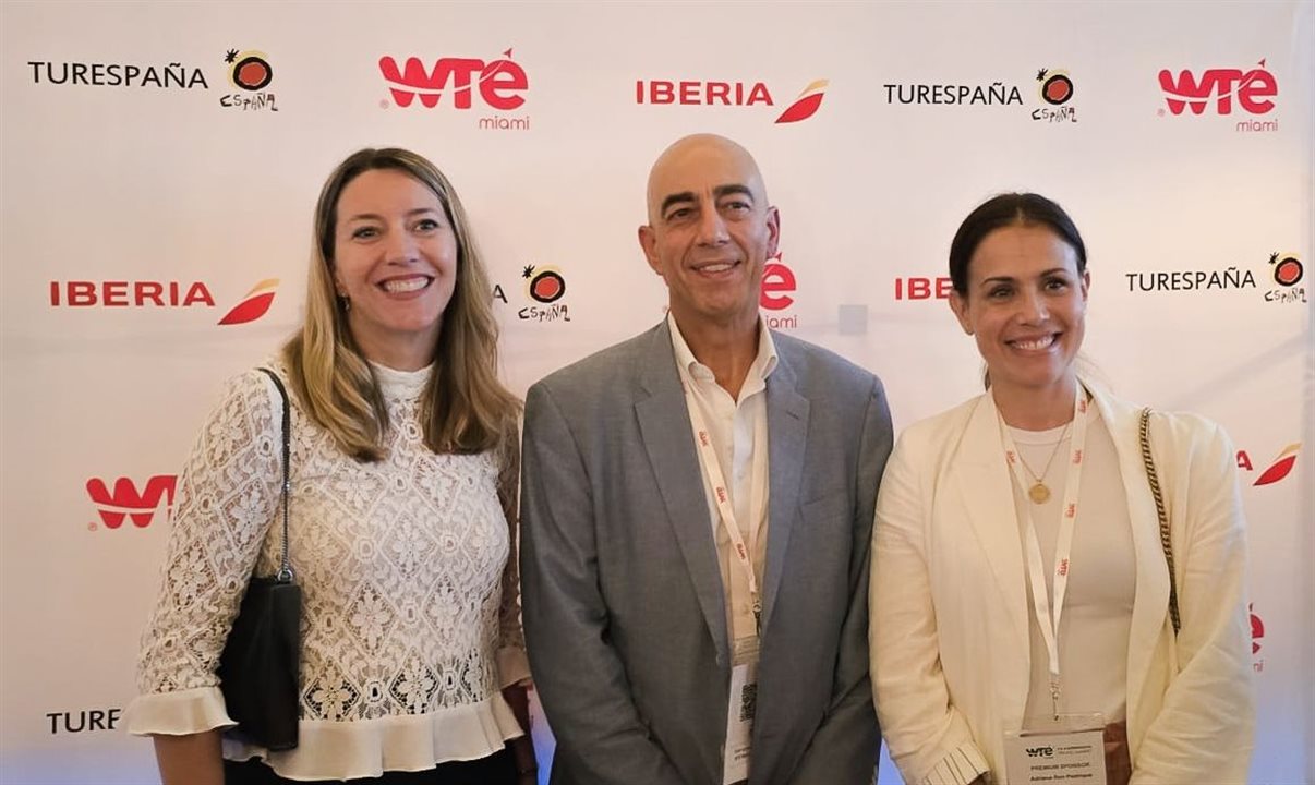 Elvira Marcos, da Turespaña, Javier Perez Palencia, do WTE Miami, e Adriana Ron Pedrique, da Iberia