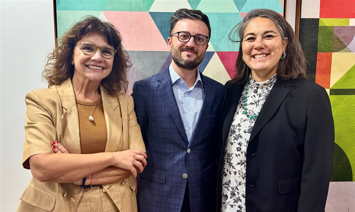 Danielle Roman, da Interamerican, com Tyler Gosnell e Aimee Gabel, do US Travel 