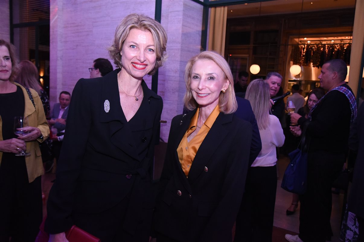 Sylvia Silva, da Embark Beyond, e Marie Crisine Bittencourt, do Rosewood Paris