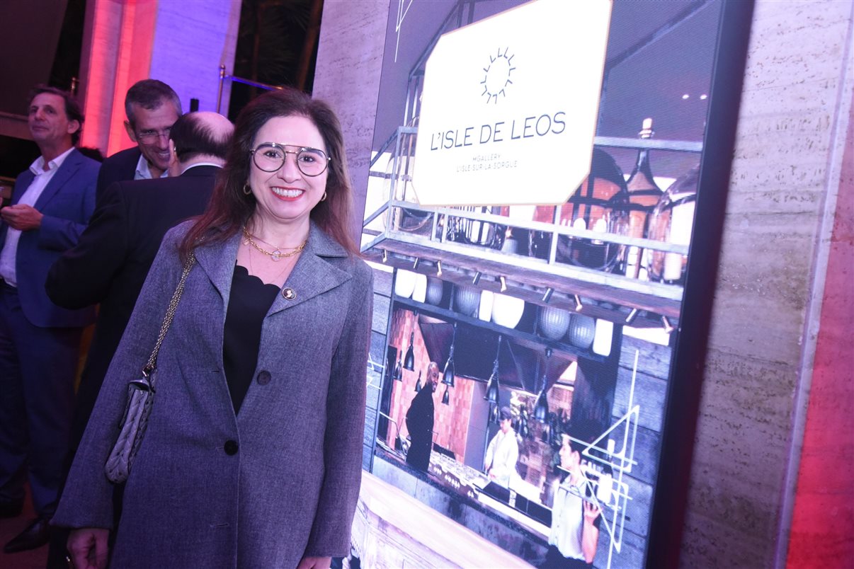 Sylvia Silva, da Embark Beyond, e Marie Crisine Bittencourt, do Rosewood Paris
