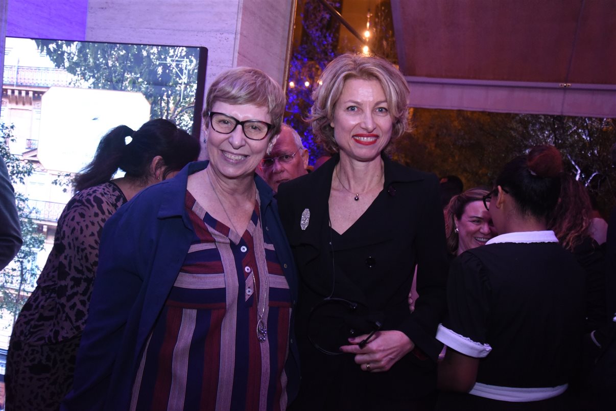 Sylvia Silva, da Embark Beyond, e Marie Crisine Bittencourt, do Rosewood Paris