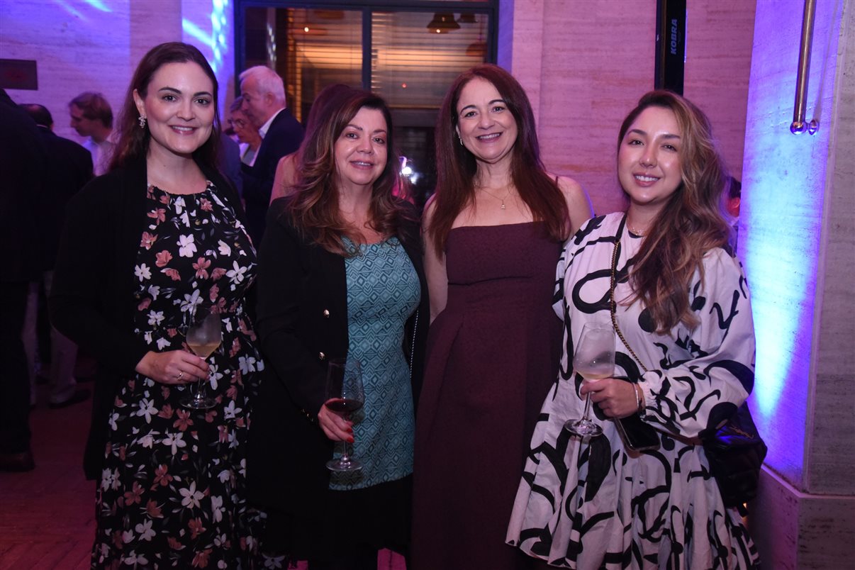 Sylvia Silva, da Embark Beyond, e Marie Crisine Bittencourt, do Rosewood Paris