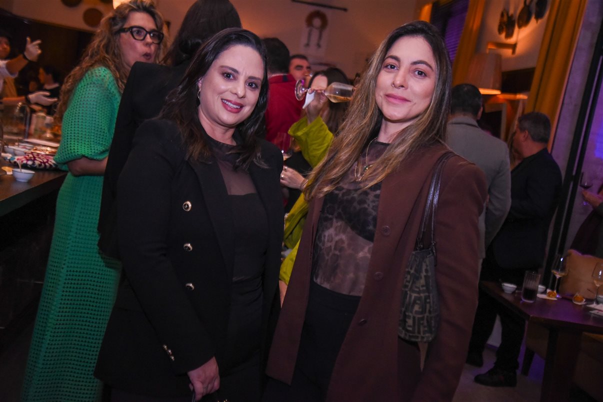Sylvia Silva, da Embark Beyond, e Marie Crisine Bittencourt, do Rosewood Paris