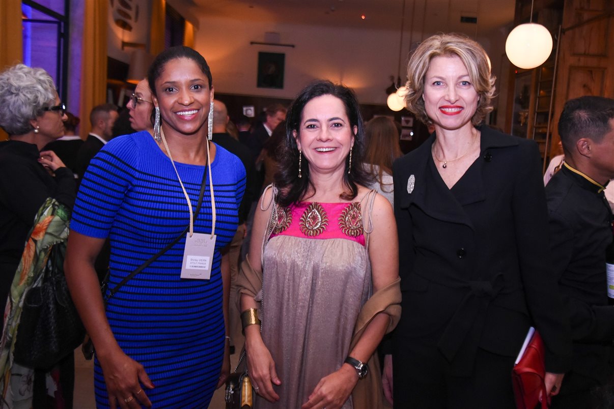 Sylvia Silva, da Embark Beyond, e Marie Crisine Bittencourt, do Rosewood Paris