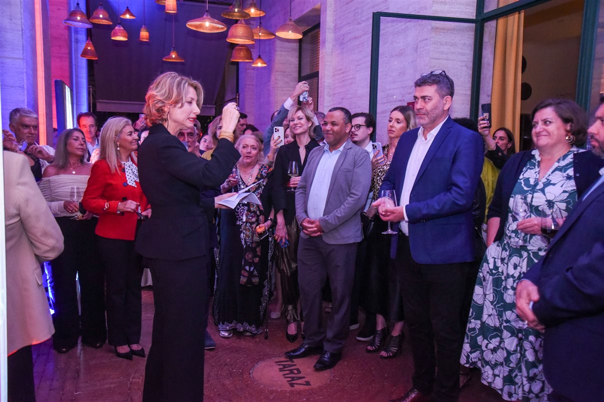 Sylvia Silva, da Embark Beyond, e Marie Crisine Bittencourt, do Rosewood Paris