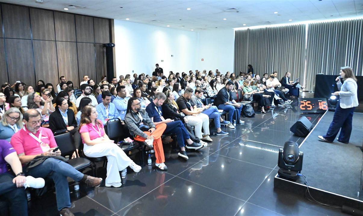Thais Ramos destacou as novidades aos agentes de Uberlândia e região no PANROTAS Next