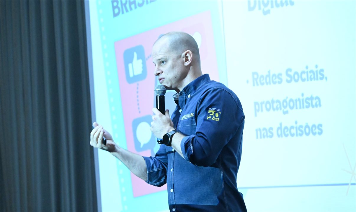José Guilherme Alcorta, CEO da PANROTAS, apresentou dados de uma pesquisa da TRVL Lab durante o PANROTAS Next