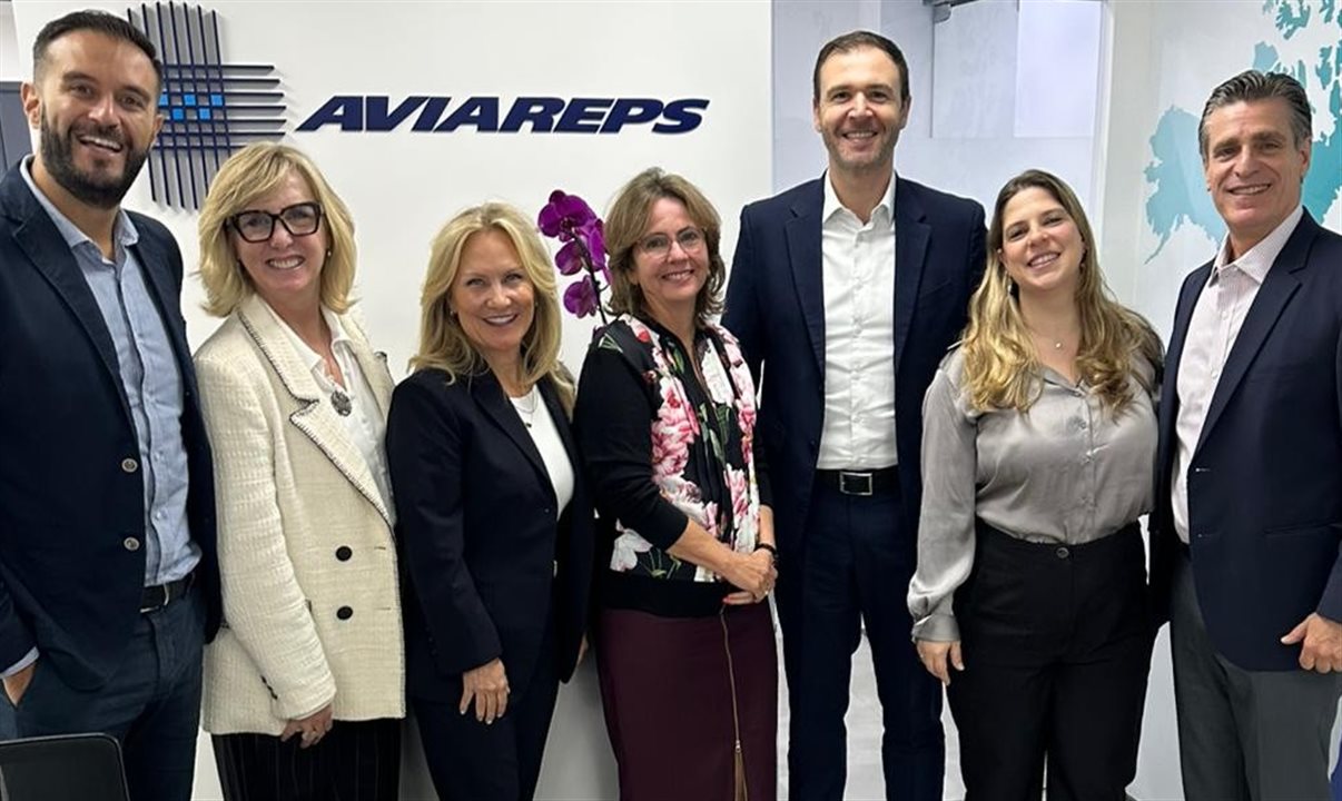 Na Aviareps, Netto Moreira, Karem Basulto, Casandra Matej, Claudia Menezes, Denis Ribeiro, Erica Cunha e Patrick Yvars