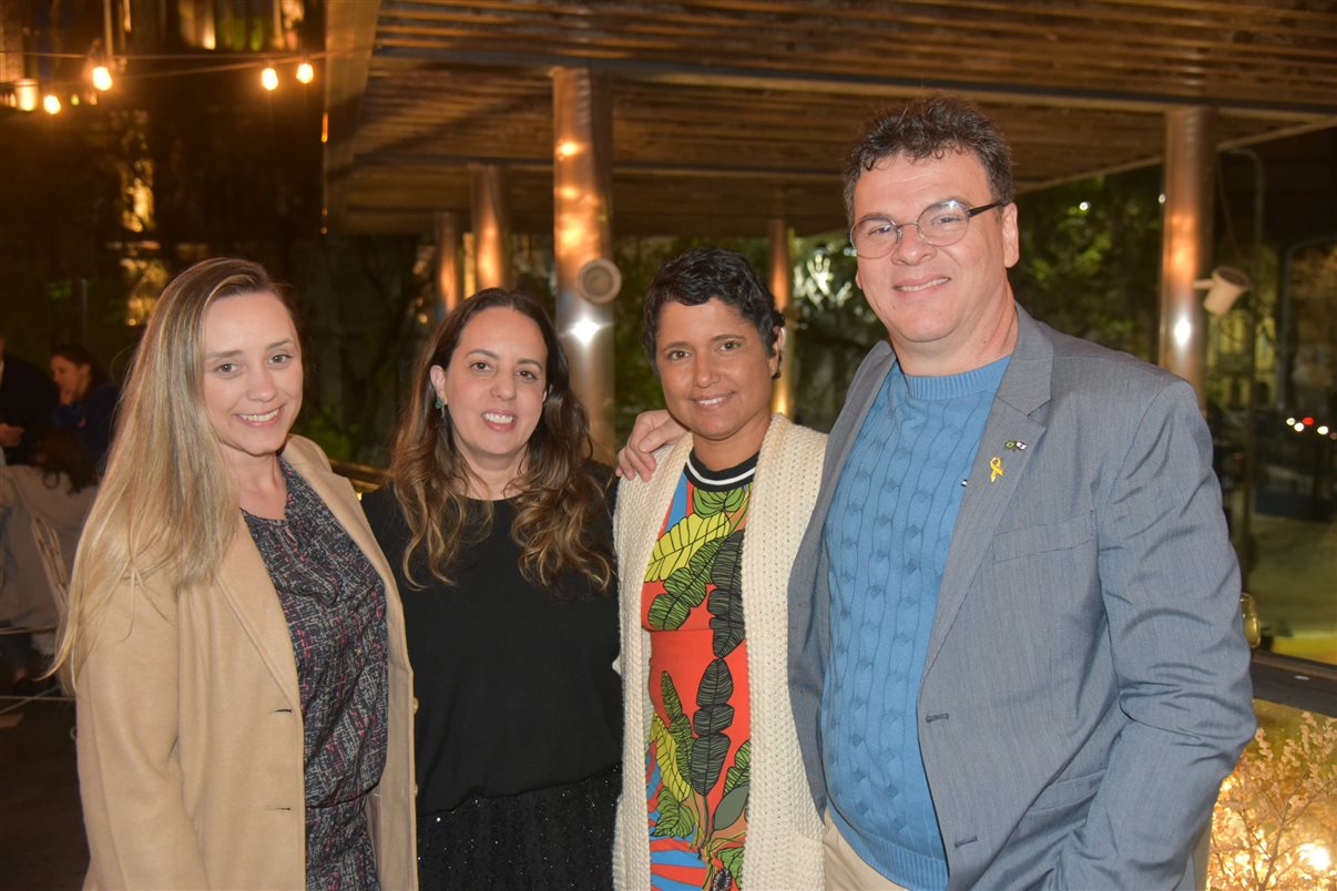 Claudio Ferrete (R11 Travel) conversa com fornecedores de Córdoba durante workshop na Convenção Braztoa 2025, no Hotel Windsor