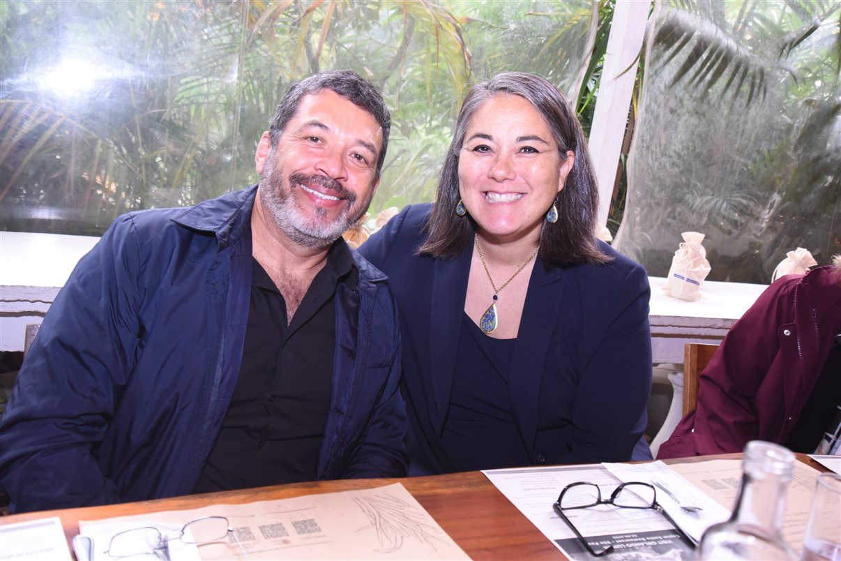 Alejandro Flores, da Disney Destinations, entre Claudia Menezes e Fernando Pereira, da GoPegasus 