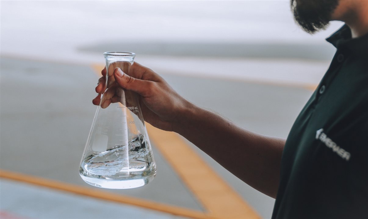 Com a amostra, serão intensificados os testes em torno da reação de diferentes materiais presentes nos aviões durante o contato prolongado com o biocombustível