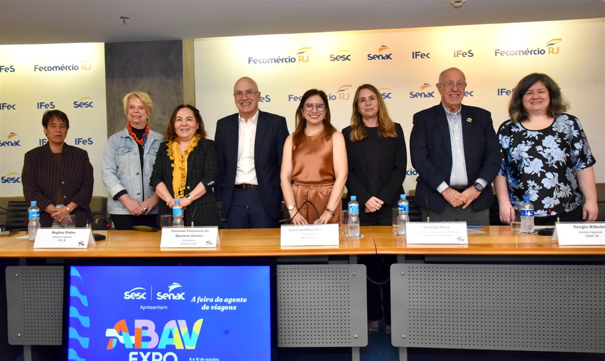 Cristina Fritsch, da Abav-RJ, Adriana Homem de Carvalho, da FecomercioRJ, Regina Pinho, do Sesc, Antonio Florencio, da FecomercioRJ, Ana Carolina Medeiros, da Abav Nacional, Daniela Maia, secretária de Turismo do RJ, Sergio Ribeiro, do SenacRJ, e Jerusa Hara, da Abav Nacional