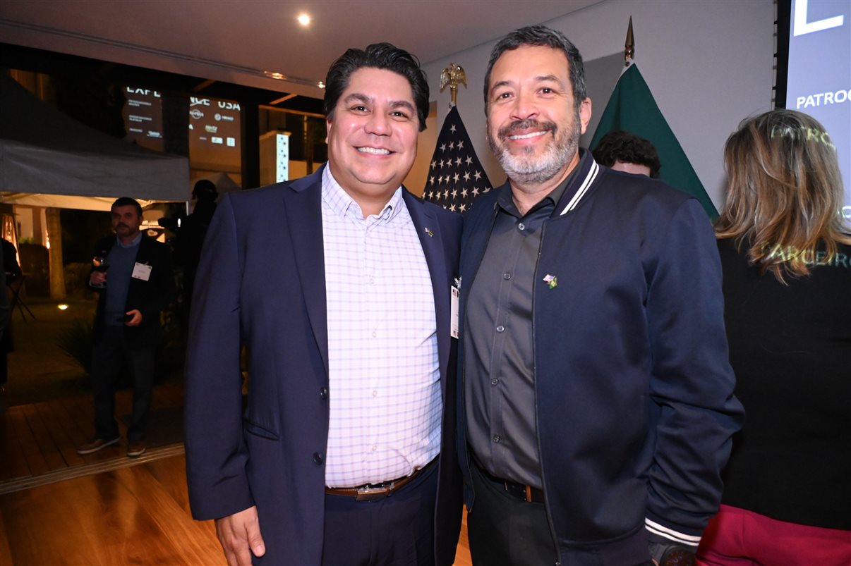 Alexander Haim, da Disney Destinations, e o tetracampeão mundial Mauro Silva