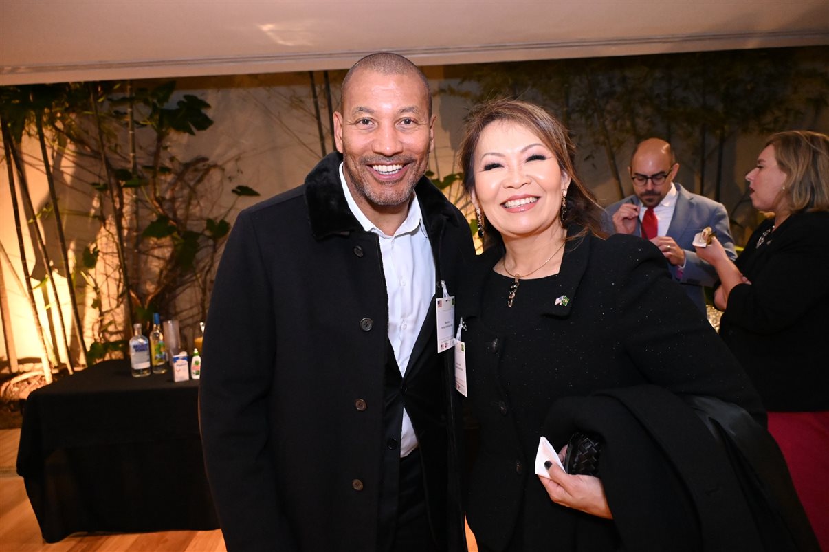 Alexander Haim, da Disney Destinations, e o tetracampeão mundial Mauro Silva