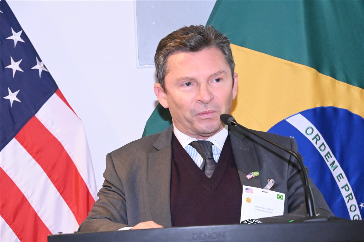 Alexander Haim, da Disney Destinations, e o tetracampeão mundial Mauro Silva