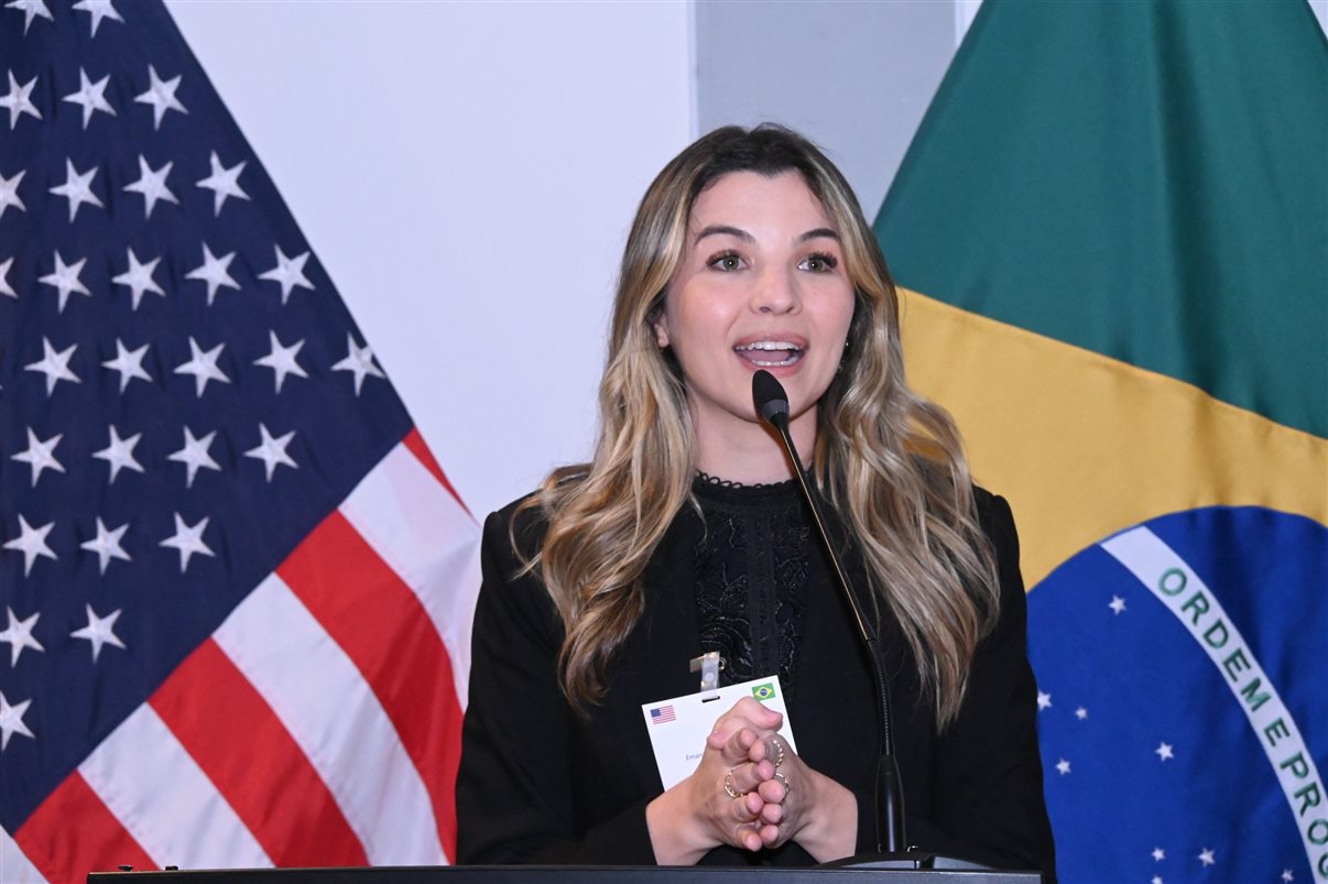 Alexander Haim, da Disney Destinations, e o tetracampeão mundial Mauro Silva
