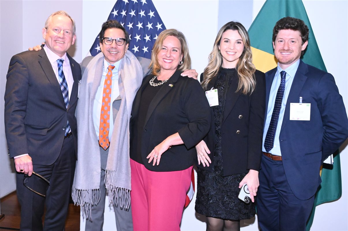 Dean Matiack, Kevin Murakami, Nicole DeSilves, Emanuelle de Nadal e Nathan Traurig, do Consulado dos Estados Unidos no Brasil