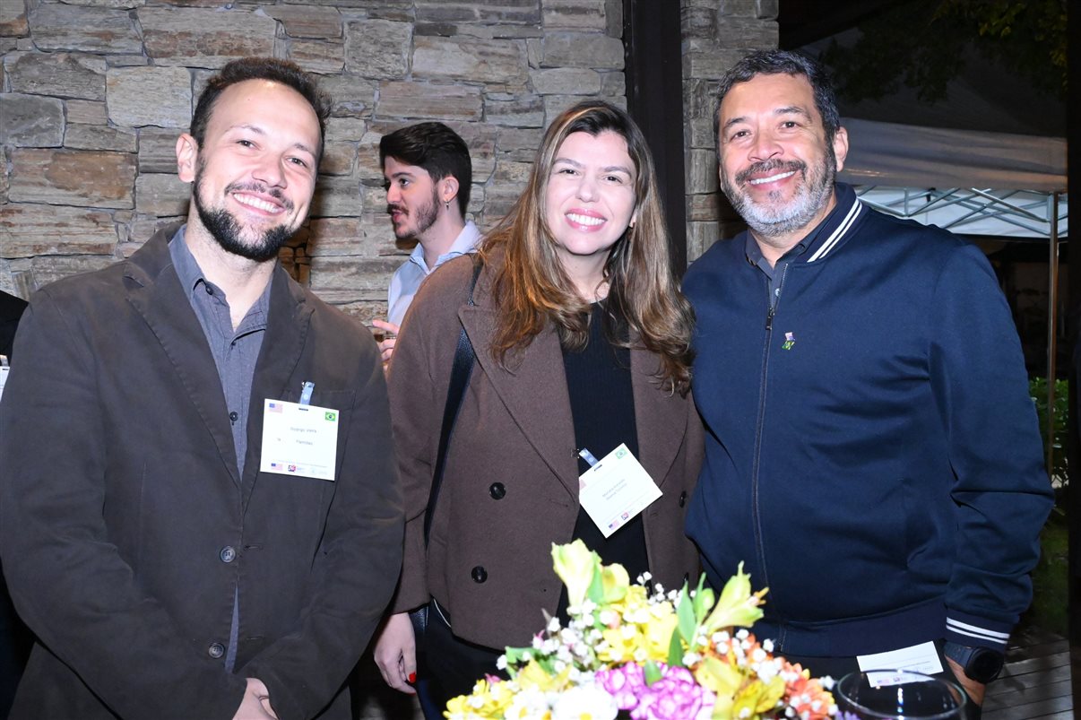 Alexander Haim, da Disney Destinations, e o tetracampeão mundial Mauro Silva