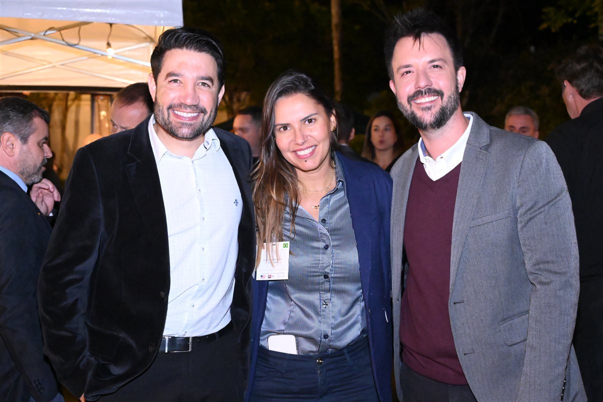 Alexander Haim, da Disney Destinations, e o tetracampeão mundial Mauro Silva