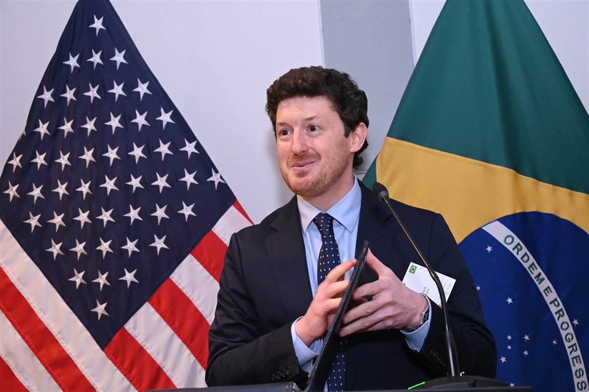 Alexander Haim, da Disney Destinations, e o tetracampeão mundial Mauro Silva