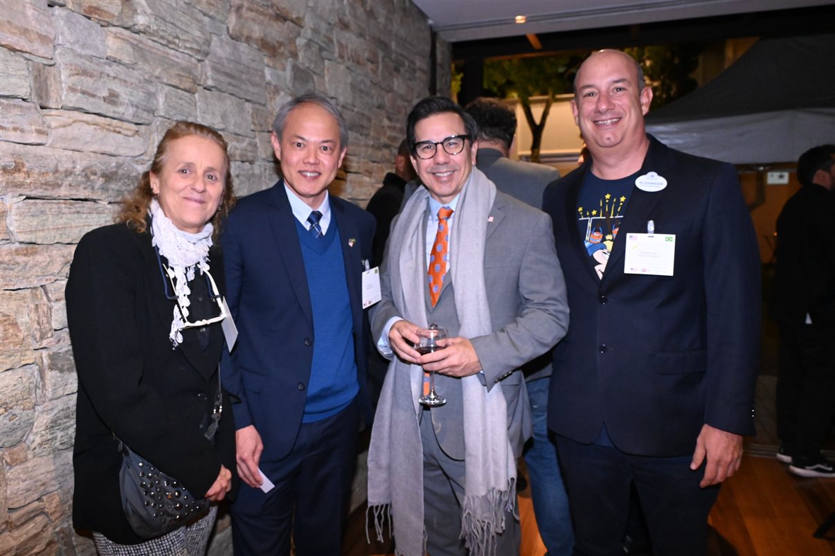 Alexander Haim, da Disney Destinations, e o tetracampeão mundial Mauro Silva