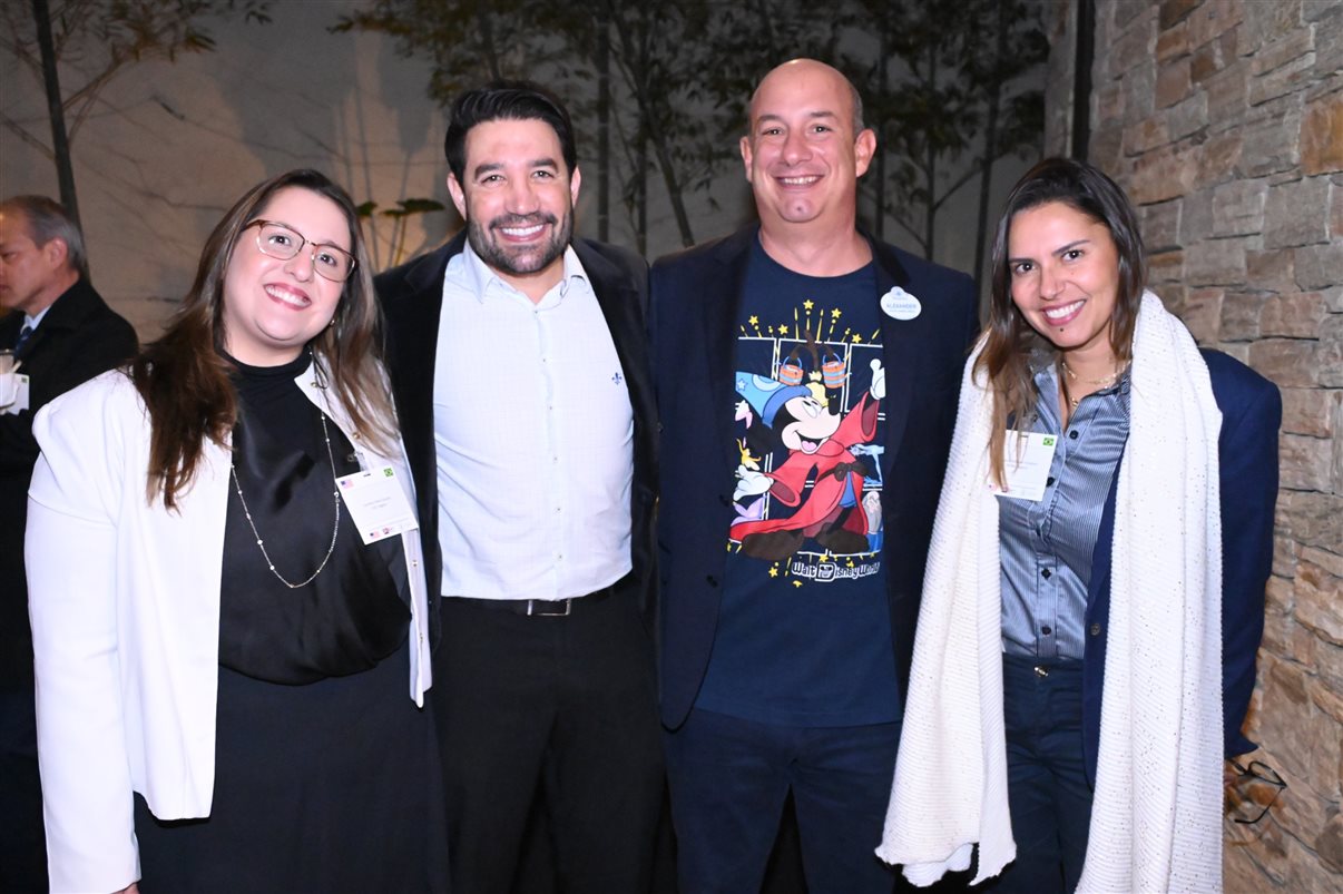 Alexander Haim, da Disney Destinations, e o tetracampeão mundial Mauro Silva