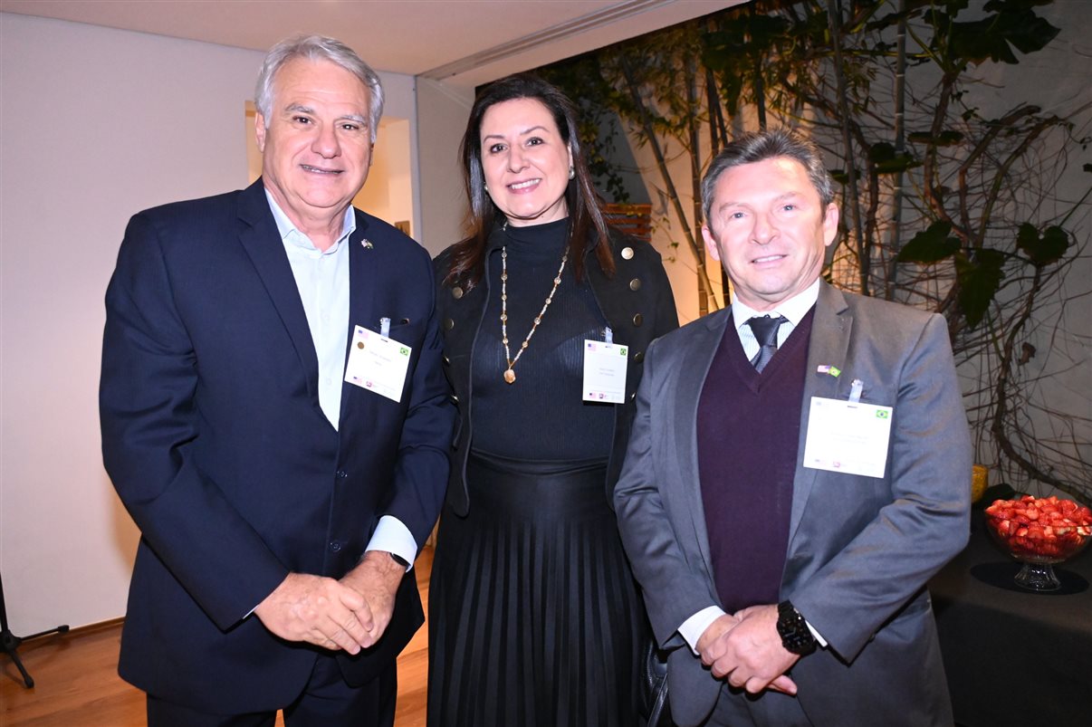 Alexander Haim, da Disney Destinations, e o tetracampeão mundial Mauro Silva