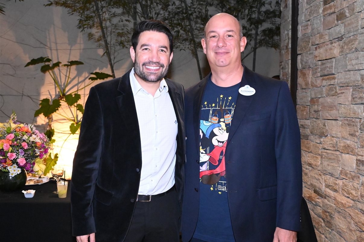 Alexander Haim, da Disney Destinations, e o tetracampeão mundial Mauro Silva